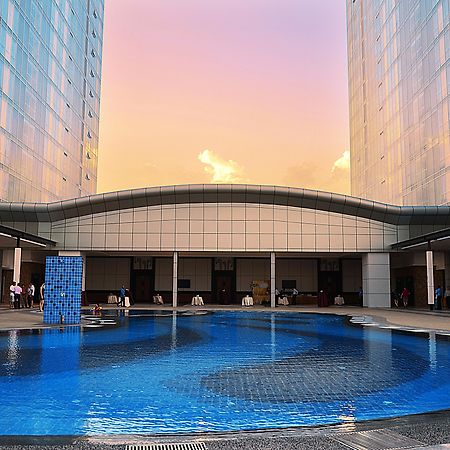 Ksl Hotel & Resort Johor Bahru Exterior foto The pool at the hotel