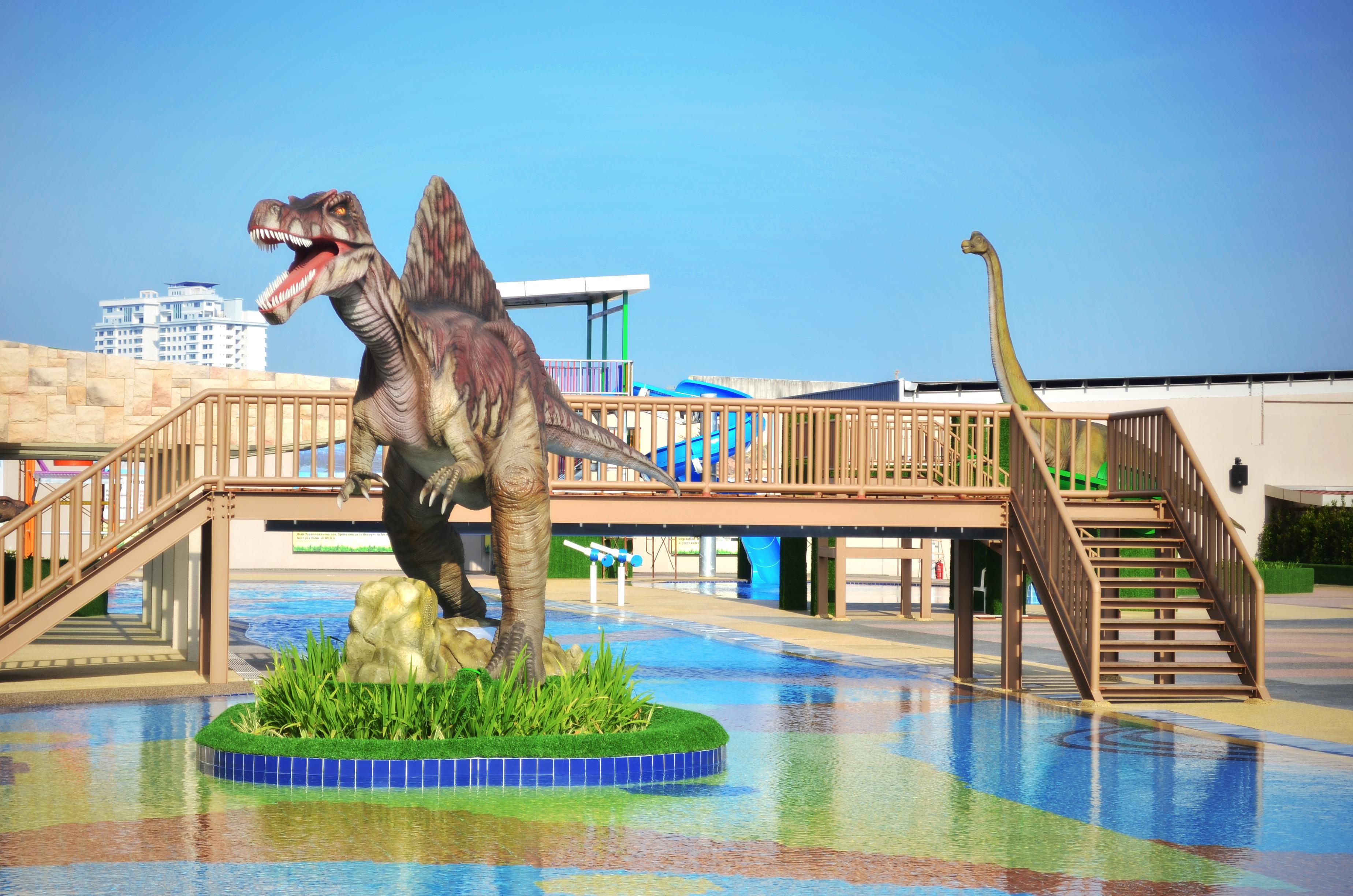 Ksl Hotel & Resort Johor Bahru Exterior foto The park's dinosaur statues