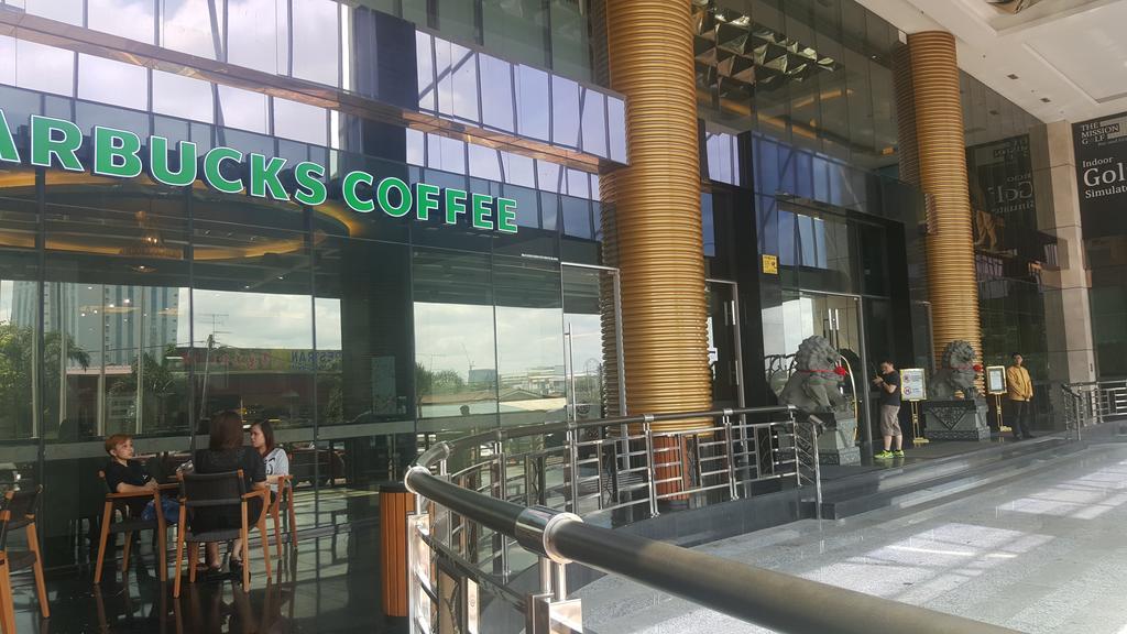 Ksl Hotel & Resort Johor Bahru Exterior foto Starbucks Coffee in Bangkok