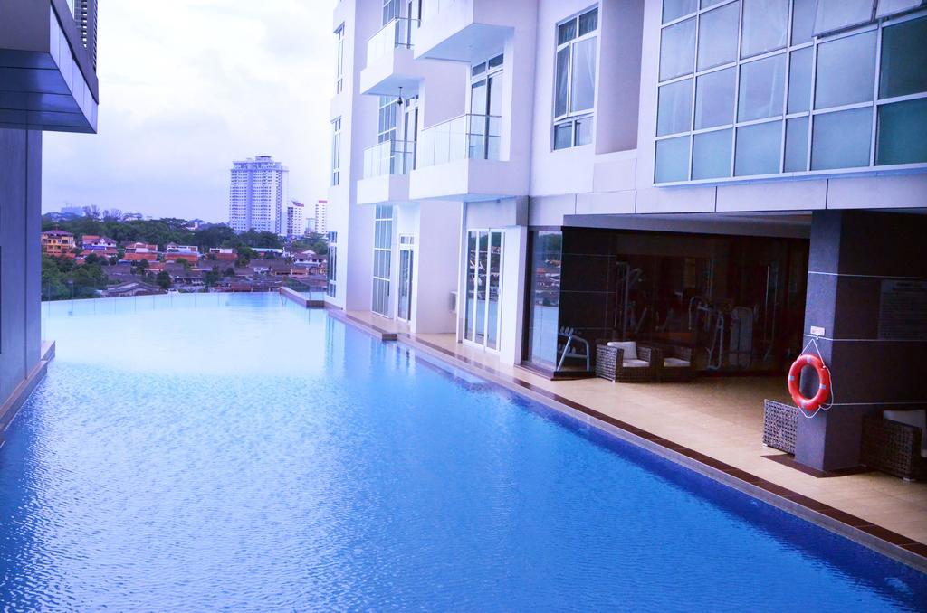 Ksl Hotel & Resort Johor Bahru Exterior foto The pool at the hotel
